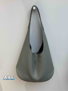 211青城灰色头层荔枝纹单肩包 腋下包