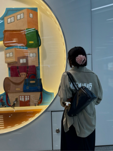 黑色