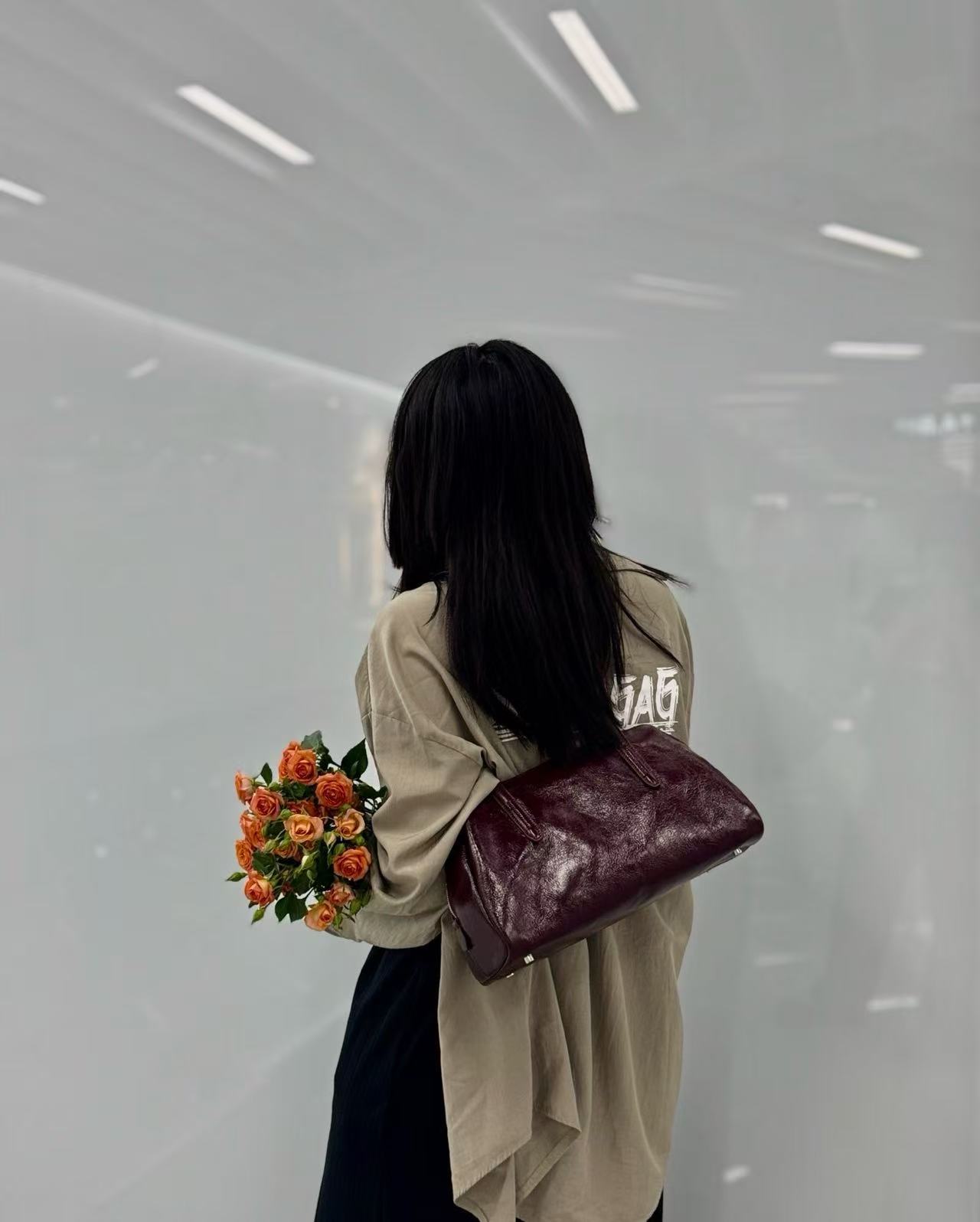 酒红色