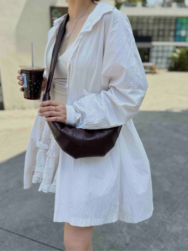 酒红色
