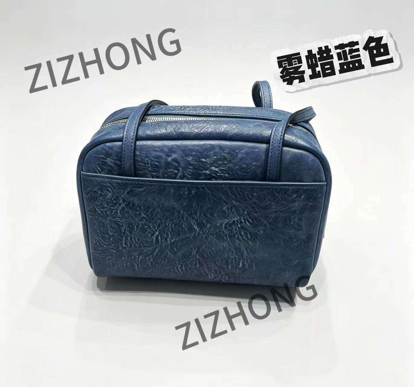 深蓝色