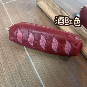 酒红色