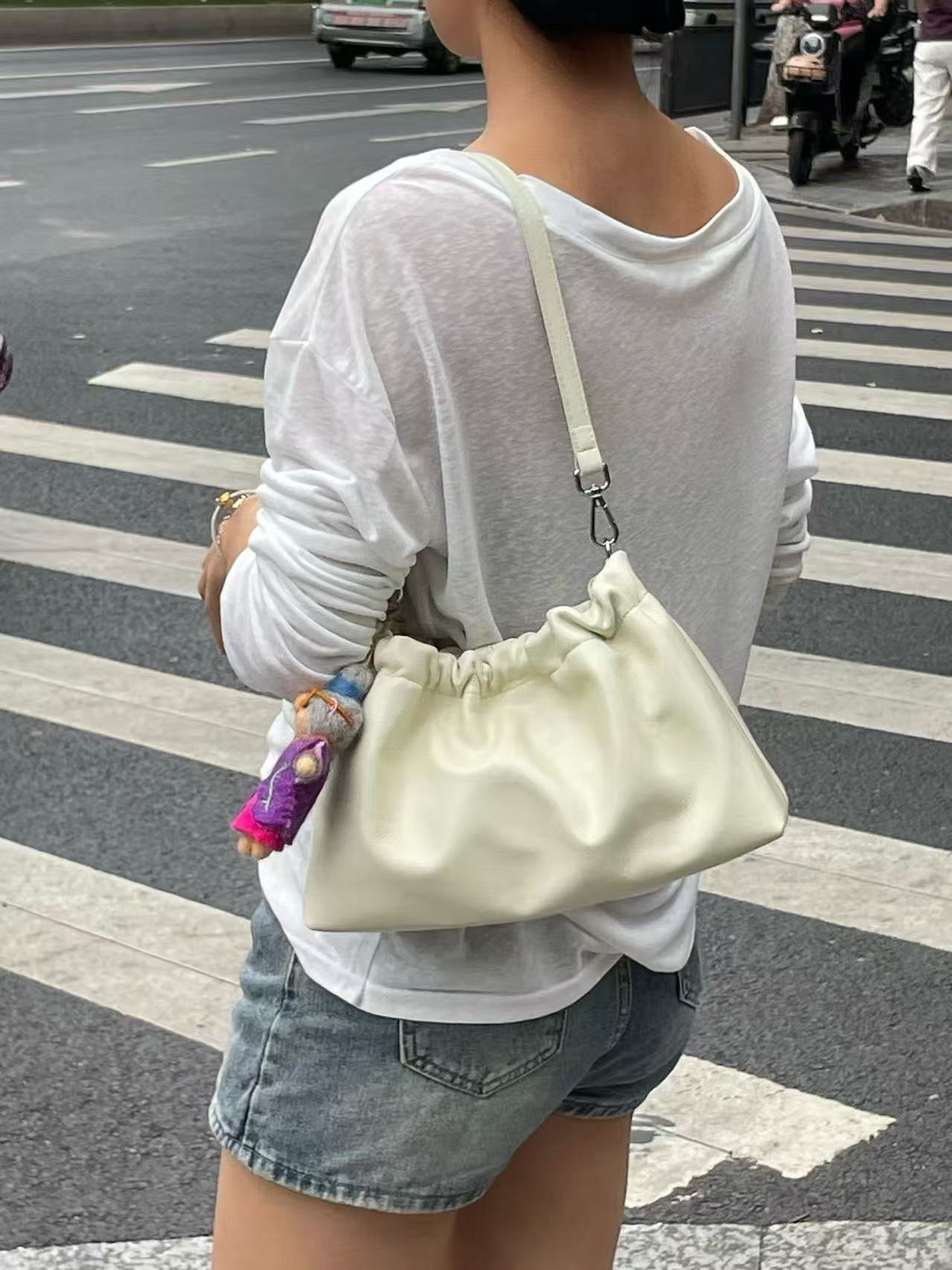 油蜡米白